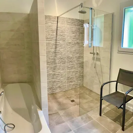 Le Chant Du Gave- Maison Neuve Lumineuse Avec Piscine- Rivière En Contrebas Du Jardin Villa Sauveterre-de-Bearn